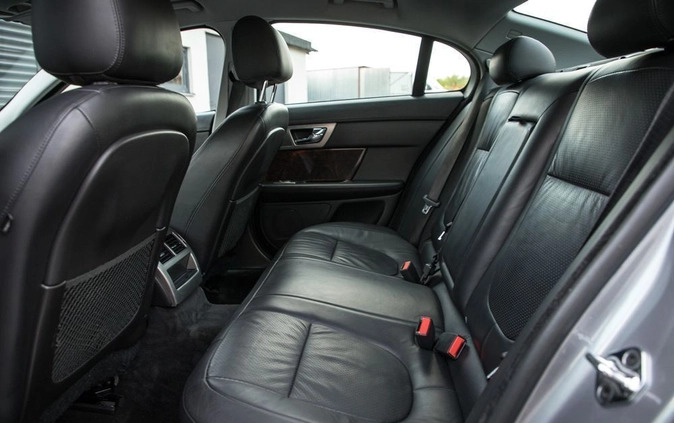 Jaguar XF cena 47900 przebieg: 222000, rok produkcji 2008 z Suchedniów małe 191